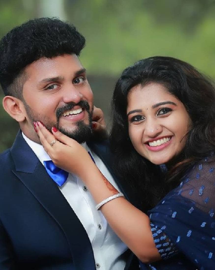 കലോത്സവ വേദിയിൽ നിന്നും സിനിമയിലെത്തിയ താരമാണ് അനശ്വര. കണ്ണൂര് യൂണിവേഴ്സിറ്റിയിൽ അഞ്ചു വർഷം കലാതിലകമായിരുന്നു കലോത്സവ വേദിയിൽ നിന്നും സിനിമയിലെത്തിയ താരമാണ് അനശ്വര. കണ്ണൂര് യൂണിവേഴ്സിറ്റിയിൽ അഞ്ചു വർഷം കലാതിലകമായിരുന്നു