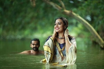 അത് വെറുമൊരു ഫോട്ടോഷൂട്ടായിരുന്നില്ല; അനുശ്രീ പോസ് ചെയ്തത് അടിയൊഴുക്കുള്ള നദിയിൽ അത് വെറുമൊരു ഫോട്ടോഷൂട്ടായിരുന്നില്ല; അനുശ്രീ പോസ് ചെയ്തത് അടിയൊഴുക്കുള്ള നദിയിൽ