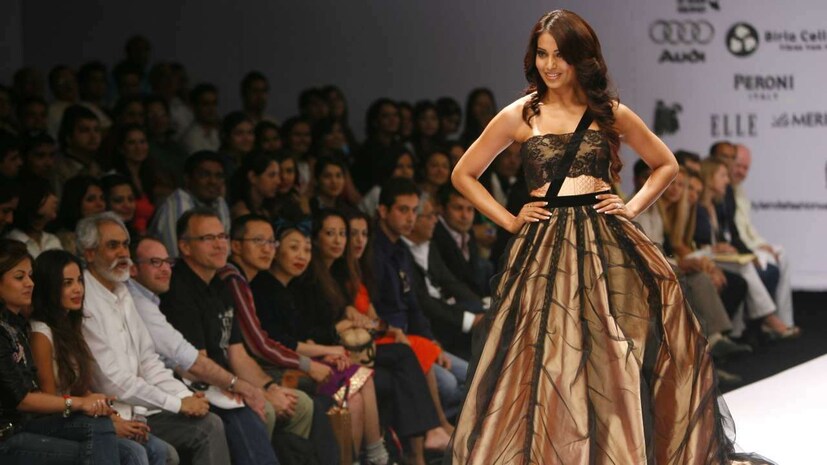  താരം ഇൻ‌സ്റ്റഗ്രാമിൽ പങ്കുവെച്ച കുറിപ്പിൽ, കുട്ടിക്കാലം തൊട്ട് കേട്ടു വരുന്ന ഇരുണ്ട നിറമുള്ള പെൺകുട്ടി എന്ന വിശേഷണത്തെ കുറിച്ചാണ് പറയുന്നത്. സഹോദരിയേക്കാൾ ഇരുണ്ടതാണ് താൻ എന്ന് ബന്ധുക്കൾ പറയുന്നത് കേട്ടാണ് വളർന്നതെന്ന് ബിപാഷ പറയുന്നു.