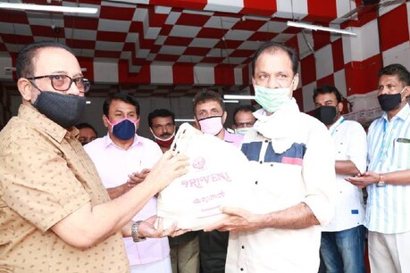 കോവിഡ് പ്രതിസന്ധിയിൽ തൊഴിൽ നഷ്ടപ്പെട്ട സിനിമാ ഡ്രൈവർമാർക്ക് നിത്യോപയോഗ സാധനങ്ങൾ നൽകി കോവിഡ് പ്രതിസന്ധിയിൽ തൊഴിൽ നഷ്ടപ്പെട്ട സിനിമാ ഡ്രൈവർമാർക്ക് നിത്യോപയോഗ സാധനങ്ങൾ നൽകി