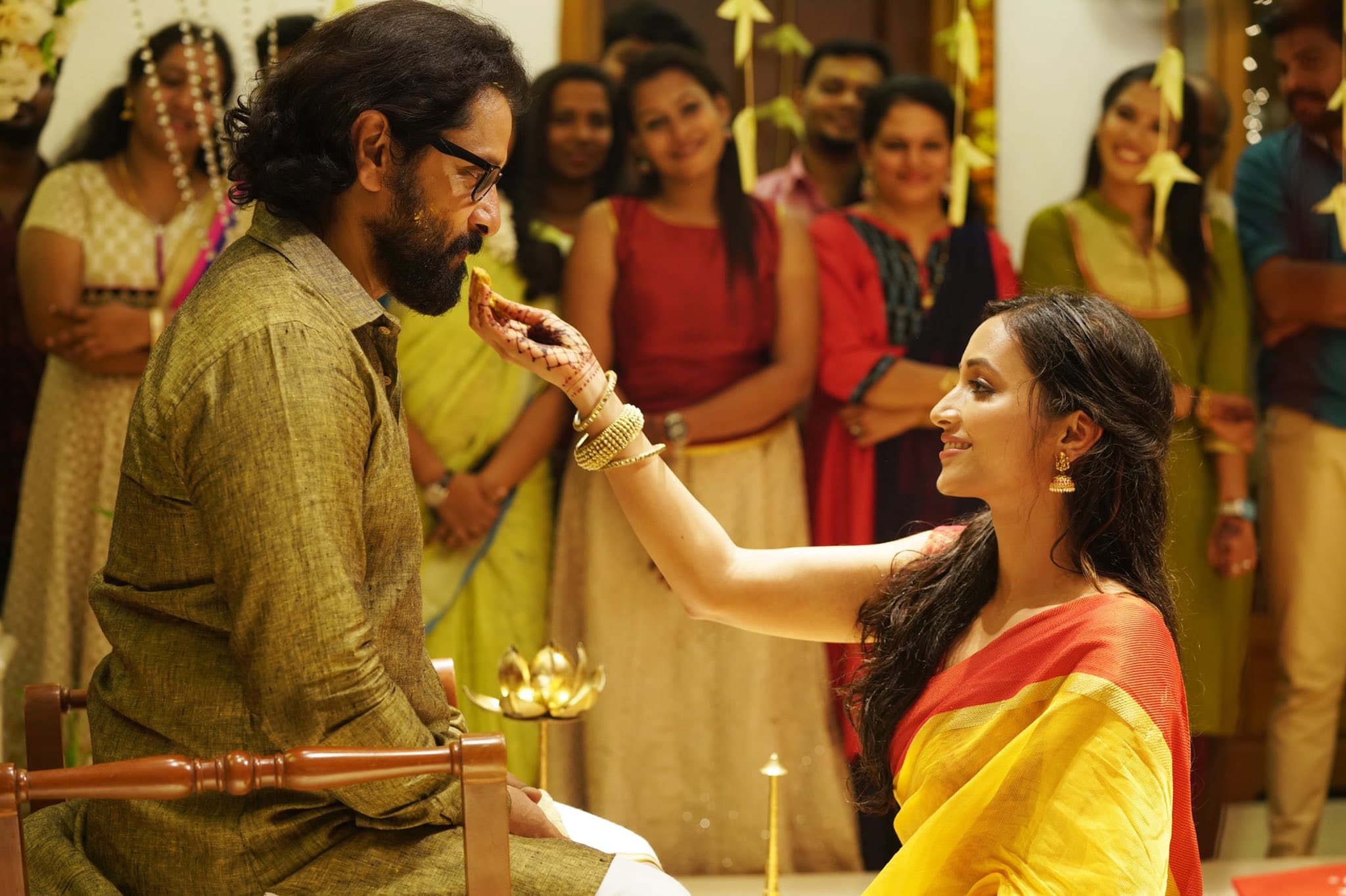 ശ്രേയ ഘോഷാലും നകുൽ അഭയങ്കാരും ചേർന്നാണ് ഗാനം ആലപിച്ചിരിക്കുന്നത്. (Image: Ajay gnanamuthu/twitter) ശ്രേയ ഘോഷാലും നകുൽ അഭയങ്കാരും ചേർന്നാണ് ഗാനം ആലപിച്ചിരിക്കുന്നത്. (Image: Ajay gnanamuthu/twitter)