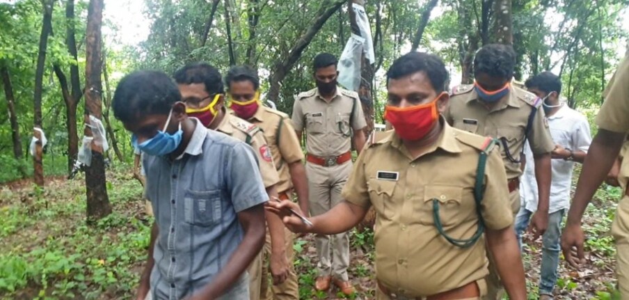  കോട്ടോപ്പാടം പഞ്ചായത്തിലെ ചളിക്കല്‍ ഒതുക്കുംപുറം എസ്റ്റേറ്റിലെ ടാപ്പിംഗ് തൊഴിലാളിണ് വില്‍സൻ. 
