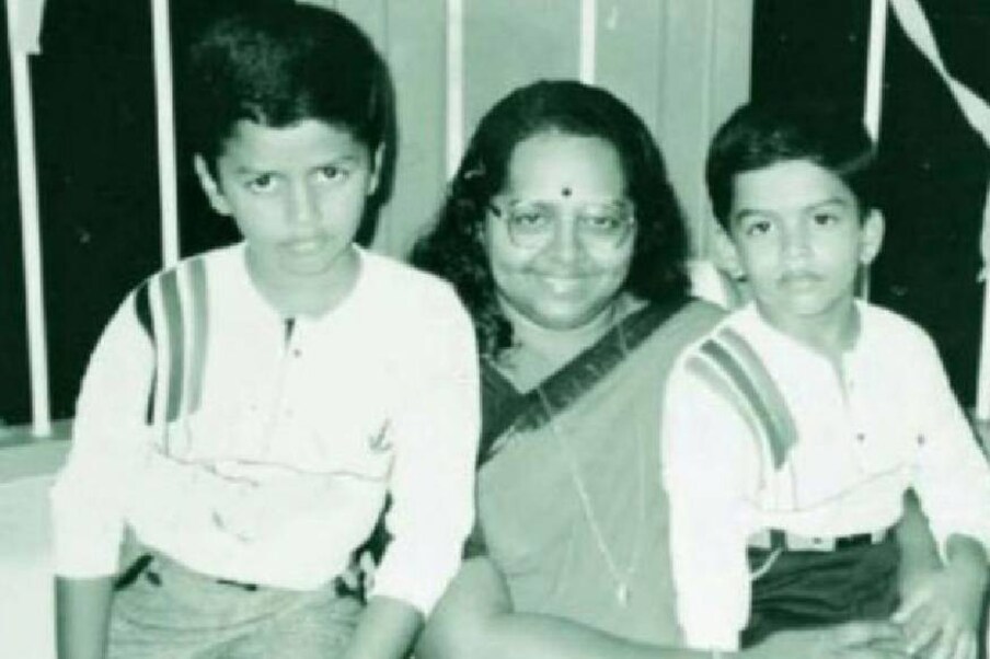  അമ്മ മല്ലികയ്‌ക്കൊപ്പം കുട്ടികളായ ഇന്ദ്രജിത്തും പൃഥ്വിരാജും