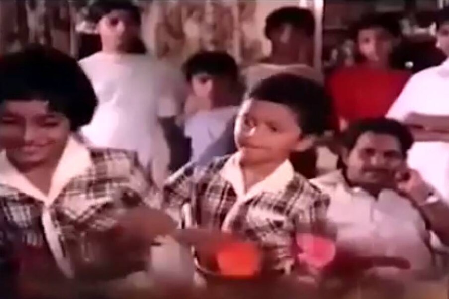  മമ്മൂട്ടി, മോഹൻലാൽ, ദേവൻ എന്നിവർ നായകന്മാരായ ചിത്രത്തിൽ രമേശ് എന്ന കഥാപാത്രത്തിന്റെ കുട്ടിക്കാലമാണ് ജൂനിയർ സുകുമാരൻ അവതരിപ്പിച്ചത്