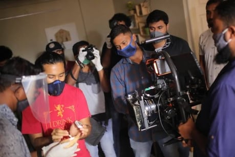 Camera Rolling Again | വീണ്ടും ലൈറ്റ്സ്, ക്യാമറ, ആക്ഷൻ; ഷൂട്ടിംഗിന് കട്ട് പറയണമോ എന്നറിയാതെ നിർമ്മാതാക്കൾ Camera Rolling Again | വീണ്ടും ലൈറ്റ്സ്, ക്യാമറ, ആക്ഷൻ; ഷൂട്ടിംഗിന് കട്ട് പറയണമോ എന്നറിയാതെ നിർമ്മാതാക്കൾ