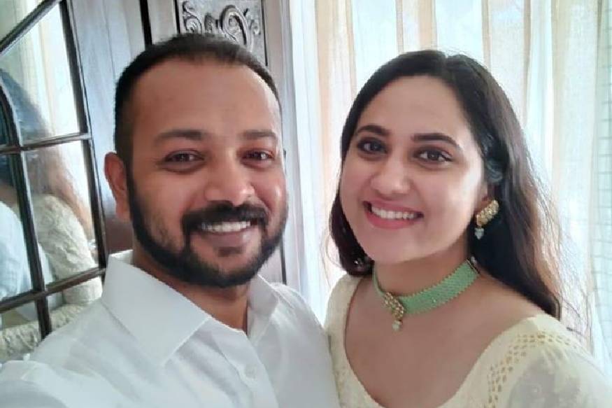 നടി മിയ ജോർജ് വിവാഹിതയാവുന്നു. കൊച്ചി സ്വദേശി അശ്വിൻ ഫിലിപ്പുമായുള്ള വിവാഹ നിശ്ചയം കഴിഞ്ഞു. മിയയുടെ വരൻ പക്ഷെ സിനിമ മേഖലയിൽ നിന്നുമല്ല നടി മിയ ജോർജ് വിവാഹിതയാവുന്നു. കൊച്ചി സ്വദേശി അശ്വിൻ ഫിലിപ്പുമായുള്ള വിവാഹ നിശ്ചയം കഴിഞ്ഞു. മിയയുടെ വരൻ പക്ഷെ സിനിമ മേഖലയിൽ നിന്നുമല്ല