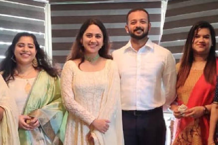 സെപ്റ്റംബർ മാസത്തിൽ വിവാഹം ഉണ്ടാവുമെന്ന് മിയയുമായി അടുത്ത വൃത്തങ്ങൾ സൂചന നൽകുന്നു. ഇതേപ്പറ്റി മിയ ഒന്നും പറഞ്ഞിട്ടില്ല സെപ്റ്റംബർ മാസത്തിൽ വിവാഹം ഉണ്ടാവുമെന്ന് മിയയുമായി അടുത്ത വൃത്തങ്ങൾ സൂചന നൽകുന്നു. ഇതേപ്പറ്റി മിയ ഒന്നും പറഞ്ഞിട്ടില്ല