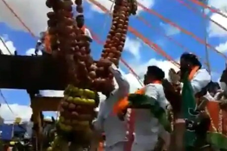 Covid 19 | നിയന്ത്രണങ്ങൾ ലംഘിച്ച് മെഗാറാലിയിൽ പങ്കെടുത്ത് കർണാടക ആരോഗ്യമന്ത്രി; വിമർശനം ശക്തം