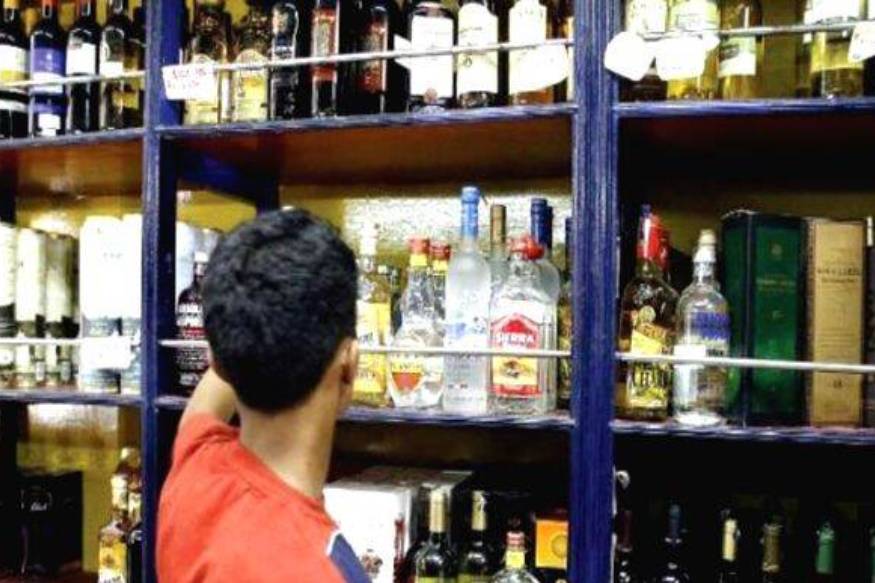 ബാറുകൾ തുറക്കാനുള്ള ശുപാർശ ആഴ്ചകൾക്കു മുൻപ് എക്സൈസ് കമ്മീഷണർ വകുപ്പു  മന്ത്രിക്കു നൽകിയിരുന്നു.