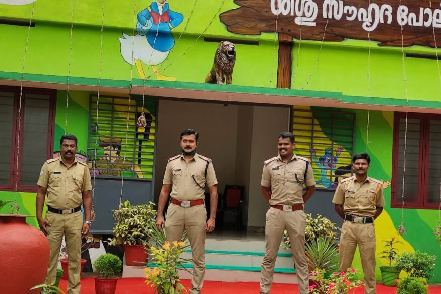 വിദ്യാർത്ഥികൾക്കായി വിതുര പോലീസ് ഓൺലൈൻ & ഓഫ് ലൈൻ ക്ലാസ് സൗകര്യവും ഒരുക്കിയിട്ടുണ്ട്. എപ്പോൾ വേണമെങ്കിലും പഠനത്തിനായ് കുട്ടികൾക്ക് പൊലീസ് സ്റ്റേഷനിൽ എത്താം. പഠനകാര്യങ്ങൾ ഏകോപിപ്പിക്കാൻ ഉദ്യോഗസ്ഥർക്ക് ചുമതലയും നൽകിയിട്ടുണ്ട്. വിദ്യാർത്ഥികൾക്കായി വിതുര പോലീസ് ഓൺലൈൻ & ഓഫ് ലൈൻ ക്ലാസ് സൗകര്യവും ഒരുക്കിയിട്ടുണ്ട്. എപ്പോൾ വേണമെങ്കിലും പഠനത്തിനായ് കുട്ടികൾക്ക് പൊലീസ് സ്റ്റേഷനിൽ എത്താം. പഠനകാര്യങ്ങൾ ഏകോപിപ്പിക്കാൻ ഉദ്യോഗസ്ഥർക്ക് ചുമതലയും നൽകിയിട്ടുണ്ട്.
