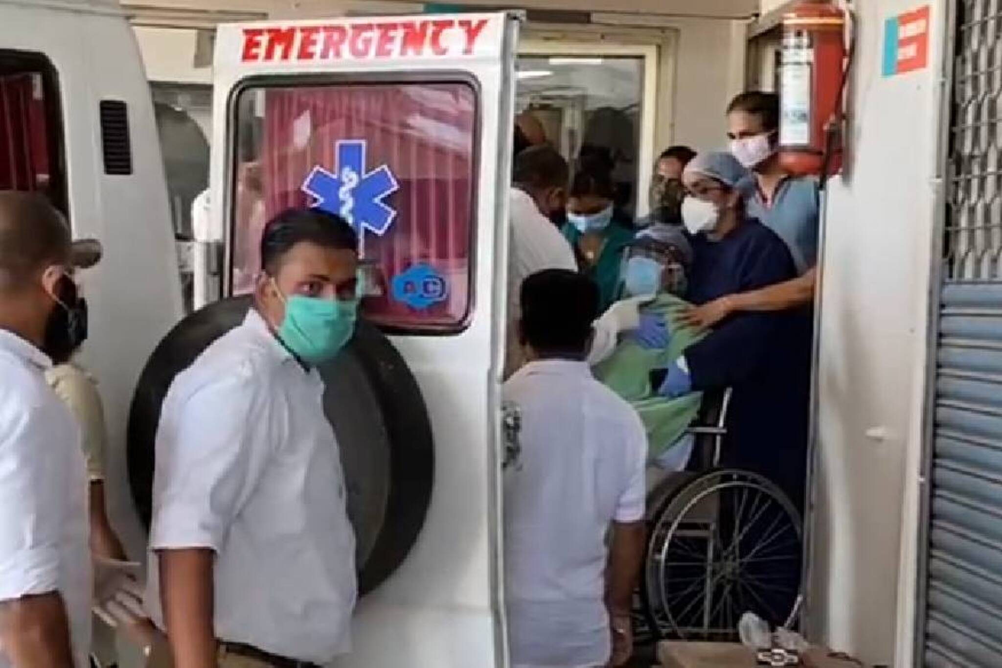 ഒടുവിൽ മരണ വാർത്ത അറിയിച്ചത് ഡോക്ടർമാർ; നിതിനെ അവസാനമായി കണാൻ വീൽ ചെയറിൽ ആതിരയെത്തി