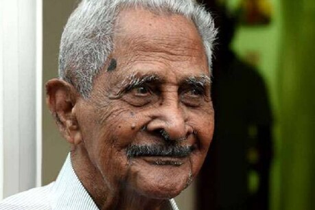 Obituary | നടനും ഗായകനുമായ പാപ്പുക്കുട്ടി ഭാഗവതര് അന്തരിച്ചു; തൊണ്ണൂറ്റിയേഴാം വയസിലും സൂപ്പർഹിറ്റ് ഗാനമാലപിച്ച പ്രതിഭ Obituary | നടനും ഗായകനുമായ പാപ്പുക്കുട്ടി ഭാഗവതര് അന്തരിച്ചു; തൊണ്ണൂറ്റിയേഴാം വയസിലും സൂപ്പർഹിറ്റ് ഗാനമാലപിച്ച പ്രതിഭ