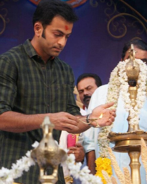  താൻ ഒരു ഭക്തനാണോ എന്നുള്ള ചോദ്യത്തിന് മുൻപൊരിക്കലും പൃഥ്വിരാജ് വ്യക്തമായ മറുപടി നൽകിയിട്ടില്ല. സ്ഥിരം ക്ഷേത്ര ദർശനം നടത്തുന്ന താരങ്ങളുടെ ഒപ്പം പൃഥ്വിയെ കണ്ടിട്ടുമില്ല