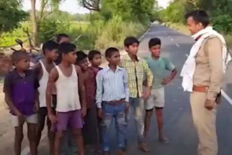 VIRAL | ചൈനക്കാരെ പാഠം പഠിപ്പിക്കാൻ പുറപ്പെട്ട് പിള്ളേര് സെറ്റ്; ഒടുവിൽ പൊലീസ് ഇടപെട്ട് നയത്തിൽ പറഞ്ഞയച്ചു VIRAL | ചൈനക്കാരെ പാഠം പഠിപ്പിക്കാൻ പുറപ്പെട്ട് പിള്ളേര് സെറ്റ്; ഒടുവിൽ പൊലീസ് ഇടപെട്ട് നയത്തിൽ പറഞ്ഞയച്ചു
