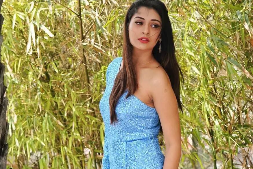 വീട്ടിലിരുന്ന് ഭക്ഷണം കഴിച്ച് ഭാരം കൂടിപ്പോയി എന്ന് തോന്നുന്നവർ അത്താഴം ഒഴിവാക്കണമെന്നാണ് പായലിന്റെ ഉപദേശം. വീട്ടിലിരുന്ന് ഭക്ഷണം കഴിച്ച് ഭാരം കൂടിപ്പോയി എന്ന് തോന്നുന്നവർ അത്താഴം ഒഴിവാക്കണമെന്നാണ് പായലിന്റെ ഉപദേശം.