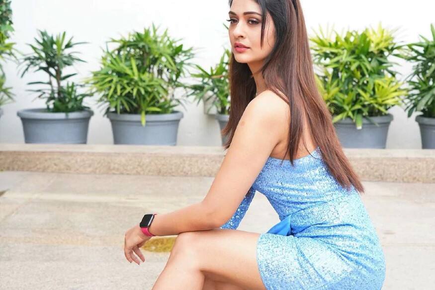 ഇപ്പോഴിതാ വീട്ടിലിരുന്ന് തടി കൂടുമെന്ന് ഭയക്കുന്നവർക്കായി ഫിറ്റ്നസ് ടിപ്പുകളുമായി എത്തിയിരിക്കുകയാണ് തെലുഗു താരം പായൽ രാജ്പുത്. ഇപ്പോഴിതാ വീട്ടിലിരുന്ന് തടി കൂടുമെന്ന് ഭയക്കുന്നവർക്കായി ഫിറ്റ്നസ് ടിപ്പുകളുമായി എത്തിയിരിക്കുകയാണ് തെലുഗു താരം പായൽ രാജ്പുത്.