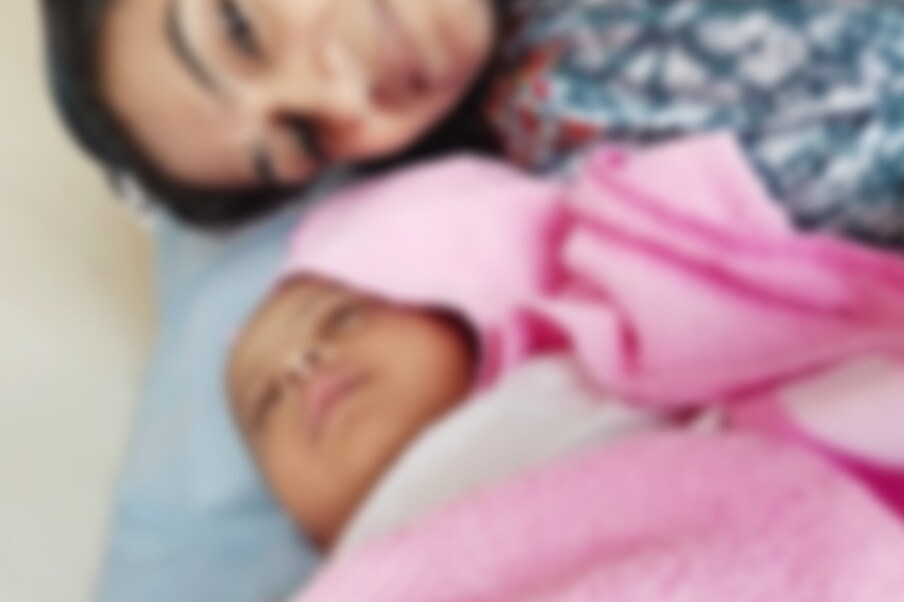  ജില്ലയിലെ ദുരിത നിവാരണ സമിതി അംഗവും സാമൂഹിക പ്രവർത്തകയുമായ ഡോ.മേരി അനിത , താൻ കുഞ്ഞിനെ നോക്കിക്കൊള്ളാം എന്ന് സ്വമേധയാ അറിയിക്കുകയായിരുന്നു. അല്ലുവിന് ഇപ്പോൾ സ്വന്തം അമ്മയെപ്പോലെയായി അനിത. ഇന്നലെ രാത്രി മുതൽ കളമശേരി മെഡിക്കൽ കോളജിലെ ഒരു മുറിയിൽ ഇവർ ഇരുവരും ഒരുമിച്ചാണ്.