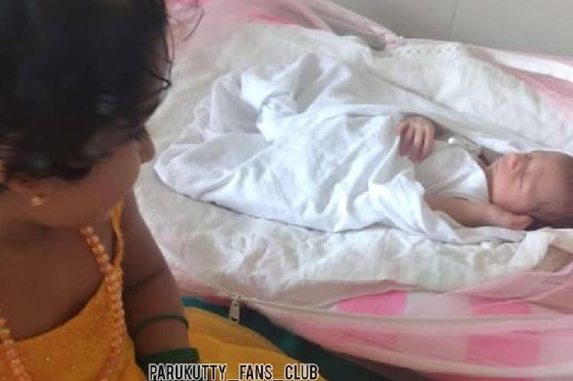 അനിൽ, ഗംഗ ലക്ഷ്മി ദമ്പതികളുടെ രണ്ടാമത്തെ കുഞ്ഞാണ് അമേയ (ചിത്രം: പാറുക്കുട്ടി ഫാൻസ്‌ ക്ലബ്)