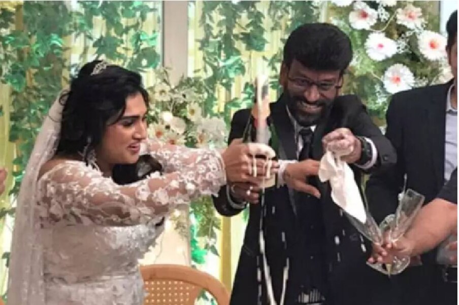  പത്തൊൻപതാം വയസ്സിലായിരുന്നു ആദ്യവിവാഹം. ആ ബന്ധത്തിൽ രണ്ട് മക്കളുണ്ട്