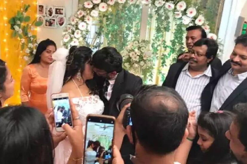  വനിതയുടെ ഭർത്താവ് പീറ്റർ പോൾ ആദ്യ ഭാര്യയിൽ നിന്നും വിവാഹമോചനം നേടിയില്ല എന്ന പരാതിയെത്തുടർന്ന് നടി ലക്ഷ്മി രാമകൃഷ്ണൻ വനിതയെ വിമർശിച്ചിരുന്നു. അതിനെതിരെ വനിത രൂക്ഷമായാണ് പ്രതികരിച്ചത്