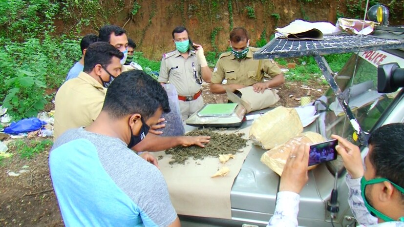 ഗുഡ്സ് ഓട്ടോറിക്ഷയിൽ പുല്ലുകെട്ടുകൾക്ക്‌ ഇടയിൽ കടത്തുകയായിരുന്ന നാലുകിലോഗ്രാം കഞ്ചാവാണ് ഇന്ന് പിടികൂടിയത്
