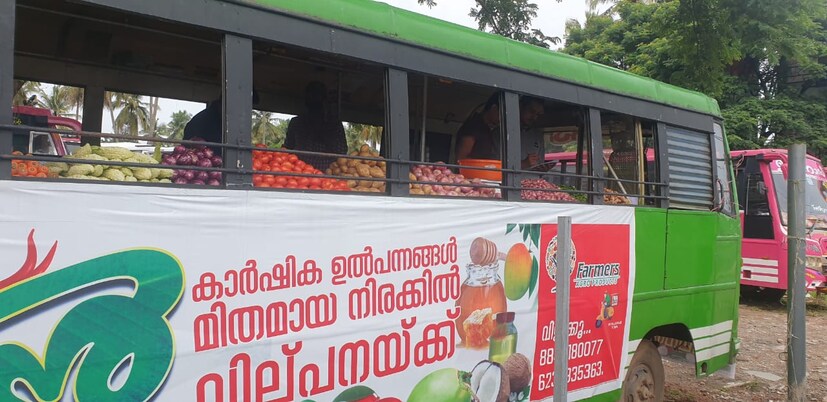  ബസിനുള്ളിൽ കയറിയാൽ നല്ല ഗുണനിലാരമുള്ള പച്ചക്കറി വാങ്ങി പോവാം.