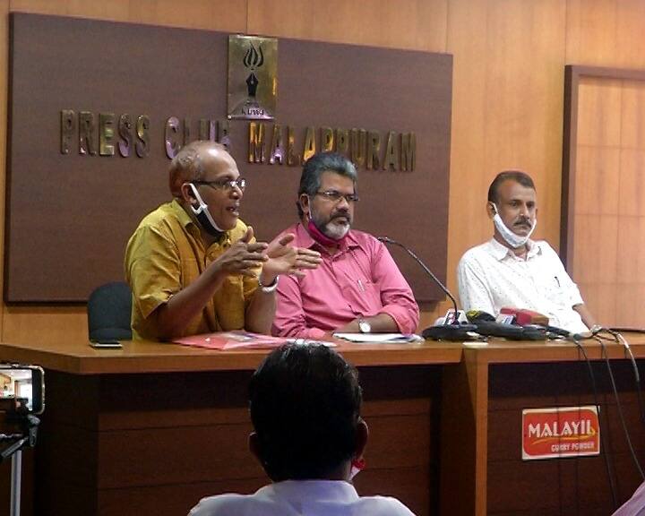 വാരിയംകുന്നത്തിന്റെ കുടുബാംഗങ്ങളായ ചക്കിപ്പറമ്പ് ഫാമിലി അസോസിയേഷനാണ് മുന്നറിയിപ്പുമായി എത്തിയിരിക്കുന്നത് വാരിയംകുന്നത്തിന്റെ കുടുബാംഗങ്ങളായ ചക്കിപ്പറമ്പ് ഫാമിലി അസോസിയേഷനാണ് മുന്നറിയിപ്പുമായി എത്തിയിരിക്കുന്നത്