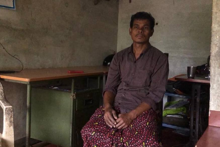  ദേവികയുടെ വീട്ടിൽ ഉള്ള ടിവിയുടെ പിക്ചർ റ്റ്യൂബ് കേടു വന്നിരിക്കുന്നു. പിന്നെ ഉള്ളത് ഒരു സാധാരണ ഫോണും. എല്ലാം ഏറെ വൈകാതെ ഒരുക്കിത്തരാമെന്ന അധികൃതരുടെ ഉറപ്പ് കേൾക്കാൻ  അവൾ നിന്നില്ല.