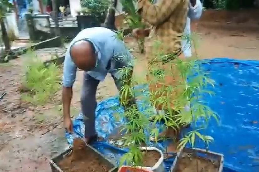  വടകര റൂറല്‍ എസ്പി ശ്രീനിവാസിന് ലഭിച്ച രഹസ്യ സന്ദേശത്തെ തുടര്‍ന്നായിരുന്നു പരിശോധന.