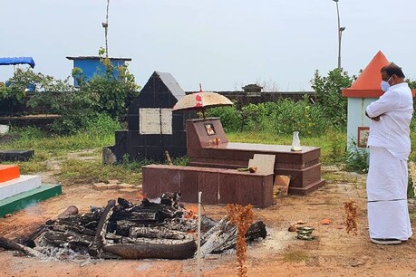 'എനിക്ക് വേണ്ടി തേരാളിയായും പോരാളിയായും വേഷമിട്ട കൂട്ടുകാരൻ, അദ്ദേഹത്തിന് പകരക്കാരനില്ല'; അന്തരിച്ച കെ. സുരേന്ദ്രനെ സ്മരിച്ച് കെ. സുധാകരൻ എംപി 'എനിക്ക് വേണ്ടി തേരാളിയായും പോരാളിയായും വേഷമിട്ട കൂട്ടുകാരൻ, അദ്ദേഹത്തിന് പകരക്കാരനില്ല'; അന്തരിച്ച കെ. സുരേന്ദ്രനെ സ്മരിച്ച് കെ. സുധാകരൻ എംപി