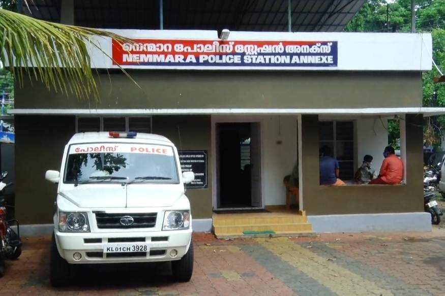 നെന്മാറ പൊലീസ് സ്റ്റേഷന് നേരെ പെട്രോൾ ബോംബ് എറിഞ്ഞു; രണ്ടുപേർ കസ്റ്റഡിയിൽ