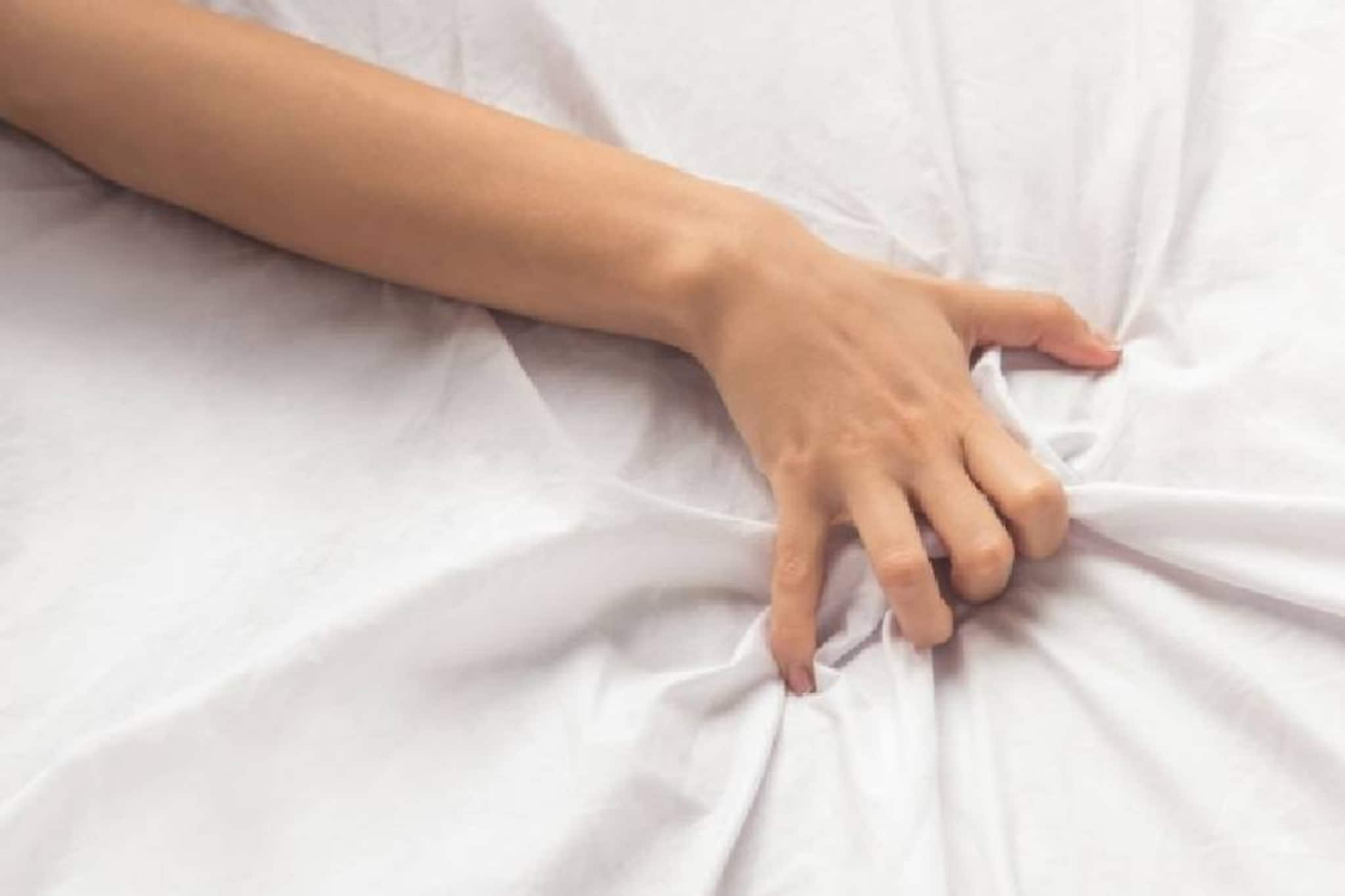 'കിടപ്പറയിൽ ഭർത്താവ് സംതൃപ്തനല്ല; ലൈംഗികത ആസ്വദിക്കാനാകുന്നില്ല'; യുവതിയുടെ പരാതി