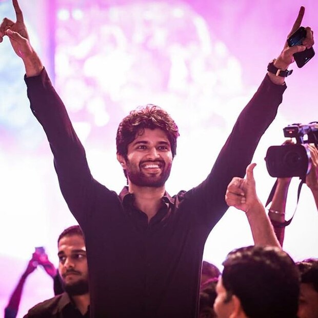  നിലവിലെ സാഹചര്യത്തിൽ പ്ലാസ്മ ചികിത്സയുടെ പ്രധാന്യത്തെ കുറിച്ച് ജനങ്ങൾ ബോധവാന്മാരാകണമെന്ന് വിജയ് ദേവരകൊണ്ട ആവശ്യപ്പെട്ടു.