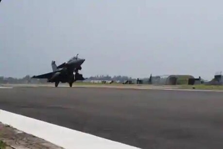 Rafales | 'അതിർത്തി ലക്ഷ്യമിടുന്നവർക്കുള്ള മുന്നറിയിപ്പ്'; റാഫേൽ അംബാലയിലെത്തിയെന്ന് പ്രതിരോധമന്ത്രി രാജ്നാഥ് സിങ് Rafales | 'അതിർത്തി ലക്ഷ്യമിടുന്നവർക്കുള്ള മുന്നറിയിപ്പ്'; റാഫേൽ അംബാലയിലെത്തിയെന്ന് പ്രതിരോധമന്ത്രി രാജ്നാഥ് സിങ്