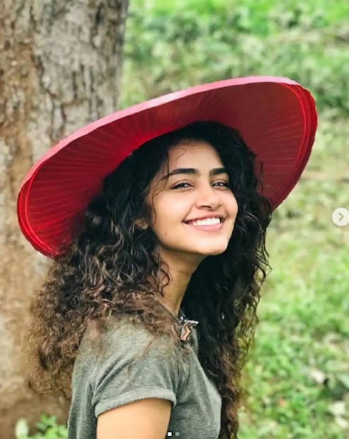  എന്നാൽ കഴിഞ്ഞ അഞ്ച് വർഷങ്ങൾക്കിടയിൽ അനുപമ വേഷമിട്ടത് വളരെ കുറച്ച് മലയാള ചിത്രങ്ങളിൽ മാത്രമാണ്. ഇതിനെ കുറിച്ചുള്ള ചോദ്യങ്ങൾക്കാണ് മലയാളത്തിൽ നിന്ന് വിട്ടു നിൽക്കാനുള്ള കാരണം അനുപമ പറഞ്ഞത്.