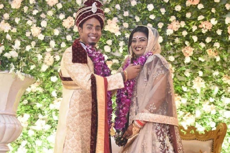 ജാര്ഖണ്ഡ്: രാജ്യാന്തര വേദികളില് രാജ്യത്തിനായി മെഡലുകള് വാരിക്കൂട്ടിയ അമ്പെയ്ത്ത് താരങ്ങളായ അതാനു ദാസും ദീപിക കുമാരിയും വിവാഹിതരായി. റാഞ്ചിയിലെ മൊറാബാദിയില് വെച്ച് ആര്ഭാടരഹിതമായാണ് വിവാഹം നടന്നത്. ജാര്ഖണ്ഡ്: രാജ്യാന്തര വേദികളില് രാജ്യത്തിനായി മെഡലുകള് വാരിക്കൂട്ടിയ അമ്പെയ്ത്ത് താരങ്ങളായ അതാനു ദാസും ദീപിക കുമാരിയും വിവാഹിതരായി. റാഞ്ചിയിലെ മൊറാബാദിയില് വെച്ച് ആര്ഭാടരഹിതമായാണ് വിവാഹം നടന്നത്.