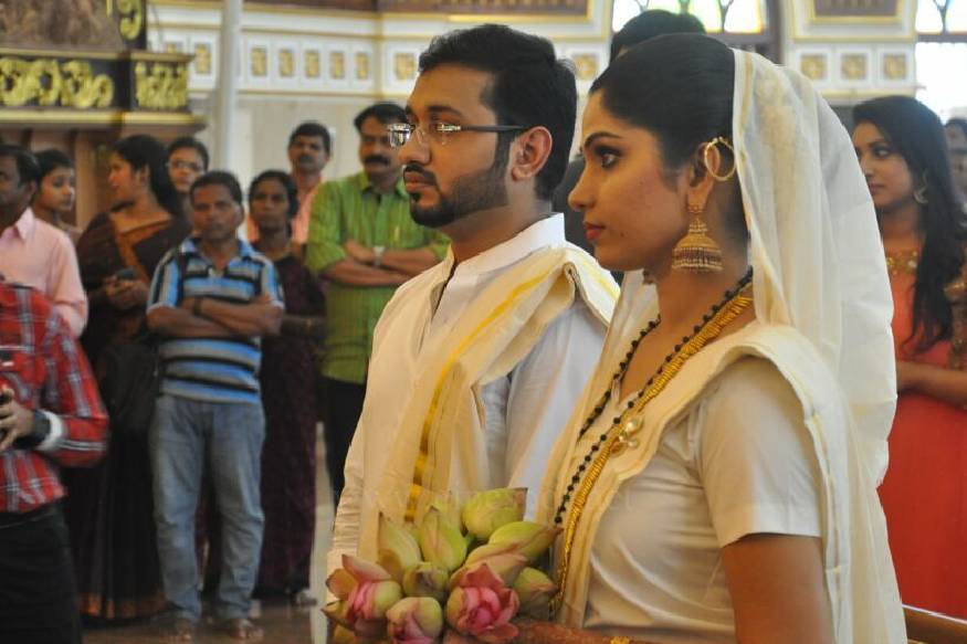 ഇൻസ്റ്റഗ്രാമിലൂടെ ഭർത്താവ് റിങ്കു ടോമിക്ക് വിവാഹ വാർഷിക ആശംസകൾ നേർന്നിരിക്കുകയാണ്.