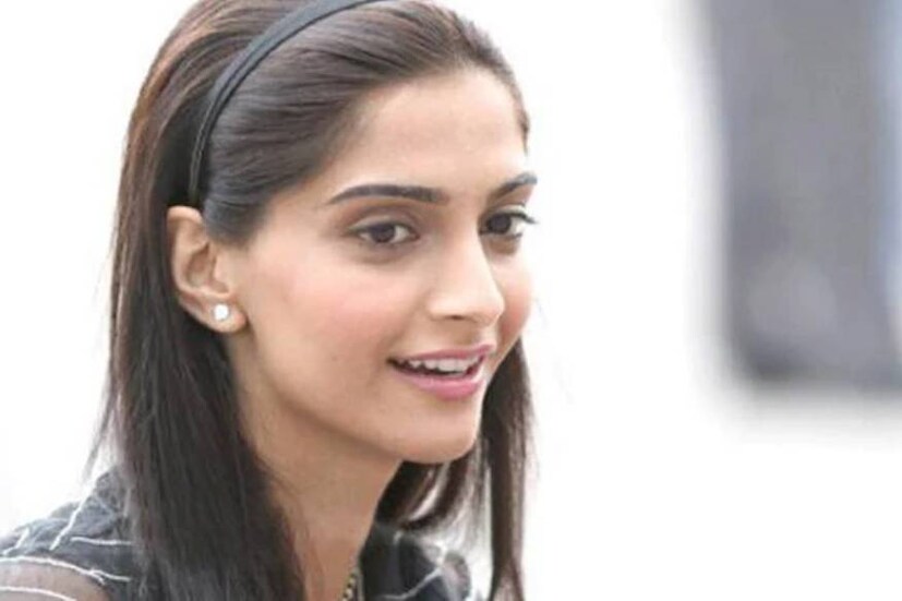 ക്വറന്റീൻ ചട്ടങ്ങൾ ലംഘിച്ചുവെന്ന വിമർശനങ്ങൾക്ക് മറുപടിയുമായി ബോളിവുഡ് താരം സോനം കപൂർ  ക്വറന്റീൻ ചട്ടങ്ങൾ ലംഘിച്ചുവെന്ന വിമർശനങ്ങൾക്ക് മറുപടിയുമായി ബോളിവുഡ് താരം സോനം കപൂർ