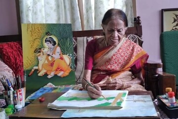 നിര്ധന കുടുംബത്തിന്റെ വീടെന്ന സ്വപ്നം; ചിറകേകാൻ താൻ വരച്ച ചിത്രങ്ങൾ വിൽക്കാൻ അധ്യാപിക നിര്ധന കുടുംബത്തിന്റെ വീടെന്ന സ്വപ്നം; ചിറകേകാൻ താൻ വരച്ച ചിത്രങ്ങൾ വിൽക്കാൻ അധ്യാപിക