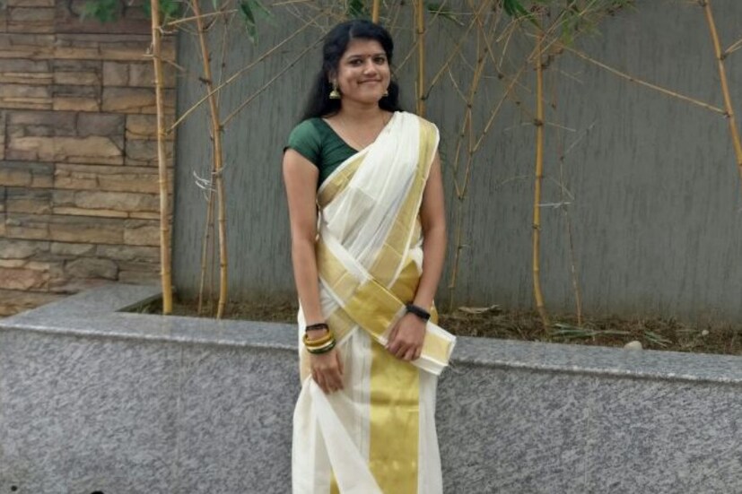  പത്താം തരത്തിൽ എ പ്ലസ്, പ്ലസ്ടു വിന് 94% മാർക്ക്, ഇലക്ട്രോണിക്സ് ആൻ്റ് കമ്യൂണിക്കേഷൻസിൽ ബി.ടെക്. കാമ്പസ് സെലക്ഷനിലൂടെ ബാംഗ്ലൂർ ടി.സി.എസിൽ ജോലി കിട്ടിയെങ്കിലും രശ്മിയുടെ ലക്ഷ്യം നാവിക സേനയായിരുന്നു. ജോലി ഉപേക്ഷിച്ച് ഹൈദരാബാദിലെ എയർഫോഴ്സ് അക്കാദമിയിൽ ചേർന്നു.