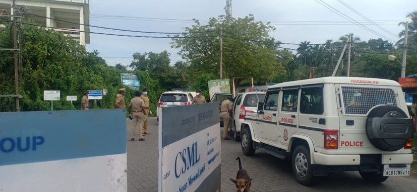  കണ്ടയ്മെൻറ് സോണുകളിൽ ഉള്ളവർക്ക് ആവശ്യമെങ്കിൽ വീടുകളിൽ ഭക്ഷണവും മരുന്നും ഉൾപ്പെടെ എത്തിക്കാനുള്ള സംവിധാനം ഏർപ്പെടുത്തിയിട്ടുണ്ട്.