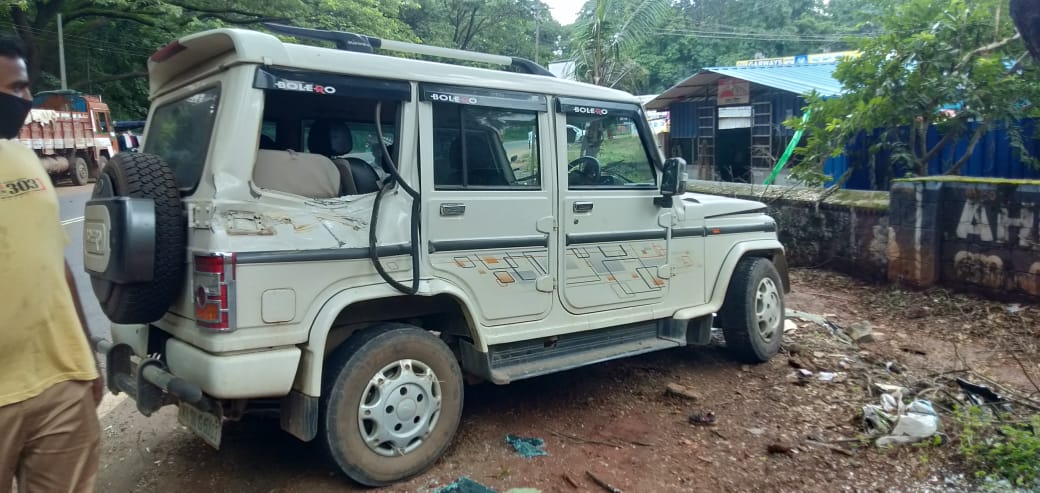  പിന്നെ ഒരു മണിക്കൂർ കഴിഞ്ഞ് ആണ് സിസിടിവി വിഡിയോ കണ്ടത്. അപ്പോഴാണ് എത്ര വലിയ അപകടത്തിൽ നിന്ന് ആണ് രക്ഷപ്പെട്ടത് എന്ന് മനസ്സിലായത്. ഇപ്പോഴും ഞെട്ടൽ മാറിയിട്ടില്ല. ഇത് രണ്ടാം ജന്മം ആണ്"