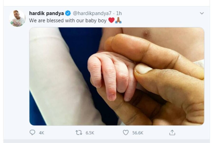  കുഞ്ഞിന്റെ കൈ കൈയിലെടുത്തു കൊണ്ടുള്ള ചിത്രം പങ്കുവെച്ചാണ് ഹാർദിക് സന്തോഷം പങ്കുവെച്ചത്.