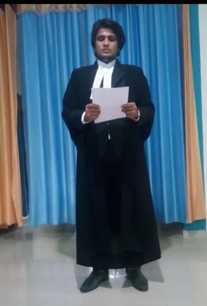  പഠനത്തോടൊപ്പം സൗജന്യ നിയമസഹായ പ്രവര്‍ത്തനങ്ങളിലും സജീവമാണ് മര്‍ക്കസ് വിദ്യാര്‍ത്ഥികളെന്നും സമദ് പുലിക്കാട് അറിയിച്ചു. 'ആദിവാസി ഊരുകള്‍ കേന്ദ്രമാക്കിയുള്ള ബോധവത്കരണ ക്യാമ്പുകള്‍, വില്ലേജ് ലീഗല്‍ എയ്ഡ് ക്യാമ്പുകള്‍ എന്നിവ നടന്നു വരുന്നു. കത്വാ കേസിലെ ഇരയുടെ കുടുംബം ഉള്‍പ്പെടുന്ന  ബക്കര്‍ വാലി സമൂഹത്തെ നിയമപരമായി ശാക്തീകരിക്കുന്നതിന് കാശ്മീരില്‍ ക്യാമ്പുകള്‍ സംഘടിപ്പിച്ചിരുന്നു. ആസ്സാം പൗരത്വ വിഷയത്തില്‍ ലോ കോളേജിന് കീഴില്‍ ഹെല്‍പ് ഡെസ്‌കുകള്‍ പ്രവര്‍ത്തിച്ചു . ഈ കഴിഞ്ഞ വര്‍ഷം കാലിക്കറ്റ് യൂണി വേഴ്‌സിറ്റി എല്‍.എല്‍.ബി  റാങ്കും മര്‍കസ് ലോ കോളേജിനെ തേടിയെത്തി'- സമദ് പറഞ്ഞു..