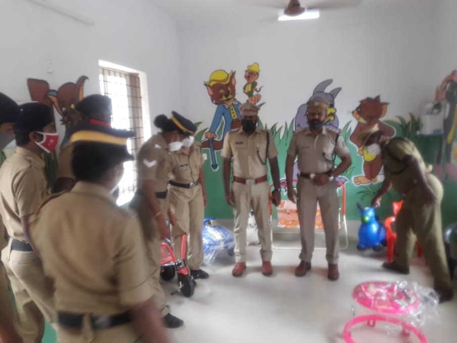 കൊട്ടാരക്കര, പുത്തൂര്‍, പൂയപ്പള്ളി, കടയ്ക്കല്‍, പുനലൂര്‍, തെന്മല എന്നീ പൊലീസ് സ്റ്റേഷനുകളാണ് ശിശു സൗഹൃദ സ്റ്റേഷനുകളായി പ്രഖ്യാപിച്ചത്.