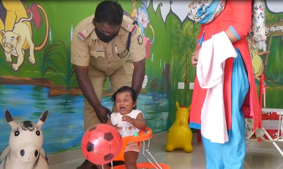  നമ്മുടെ രാജ്യത്തിന്‍റെ ഭാവി നിര്‍ണ്ണയിക്കുന്നതില്‍ സുപ്രധാന ഘടകമായ കുട്ടികളുമായി ക്രിയാത്മകമായ ഒരു കൂട്ടായ്മ രൂപവല്‍ക്കരിച്ചു കൊണ്ടും കുട്ടികളുടെ സംരക്ഷണത്തിനും വികസനത്തിനും ഉത്തരവാദപ്പെട്ട സര്‍ക്കാര് സര്‍ക്കാതിര സംവിധാനങ്ങളെ ഏകോപിപ്പിച്ചു കൊണ്ടും നടപ്പിലാക്കാന്‍ ഉദ്ദേശിക്കുന്ന ഏറ്റവും നൂതനമായ പദ്ധതിയായ ചില്‍ഡ്രന്‍ ആന്‍ഡ് പൊലീസിന്‍റെ ആദ്യ സംരഭമാണ് ശിശു സൗഹൃദം പൊലീസ് സ്റ്റേഷനുകൾ.