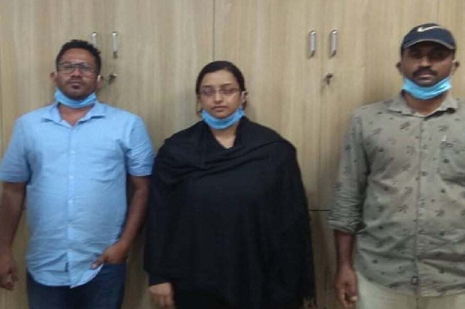  കസ്റ്റംസ്, പാഴ്‌സൽ തടഞ്ഞുവെച്ച ദിവസങ്ങളിലും ഇവർ തമ്മിൽ ഫോൺ വിളിച്ചിട്ടുണ്ട്. ജൂലായ് മൂന്നിന് 20 തവണയാണ് ഇവർ തമ്മിൽ സംസാരിച്ചത്. അതേ ദിവസമാണ് പാഴ്‌സലിൽ സ്വർണമാണെന്ന് കസ്റ്റംസ് സ്ഥിരീകരിച്ചത്. 