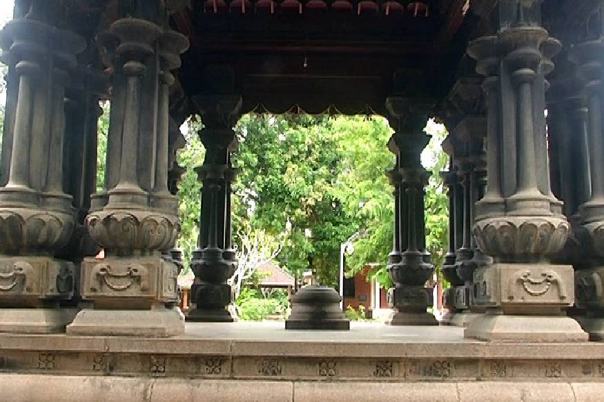  മലയാള ഭാഷ പിറന്നു വീണത് രാമാനുജൻ എഴുത്തച്ഛന്റെ എഴുത്താണിയിലൂടെ ഈ മണ്ണിൽ ആണ്. ആ മണ്ണിന് കാലം നൽകിയ പേര് ഒരു ദേശത്തിന്റെ അടയാളമായി, ഭാഷയുടെ ജന്മനാടായി. അതാണ് തിരൂർ തുഞ്ചൻപറമ്പ്.