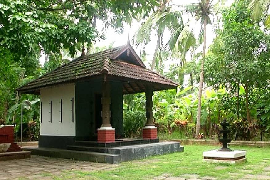  തുഞ്ചൻ ഉത്സവ ദിവസം എഴുത്താണി എഴുന്നള്ളിക്കുന്നത് എഴുത്തു കളരിയിൽ  നിന്നാണ്.
