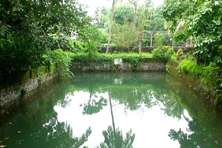  എഴുത്തച്ഛൻ ഉപയോഗിച്ചിരുന്നതെന്ന് വിശ്വസിക്കപ്പെടുന്ന കുളം